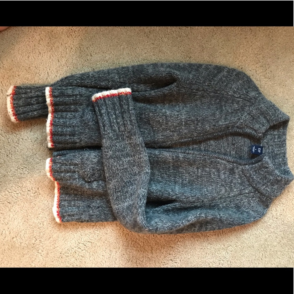 GAP Sweater • Medium Fit • Warm!